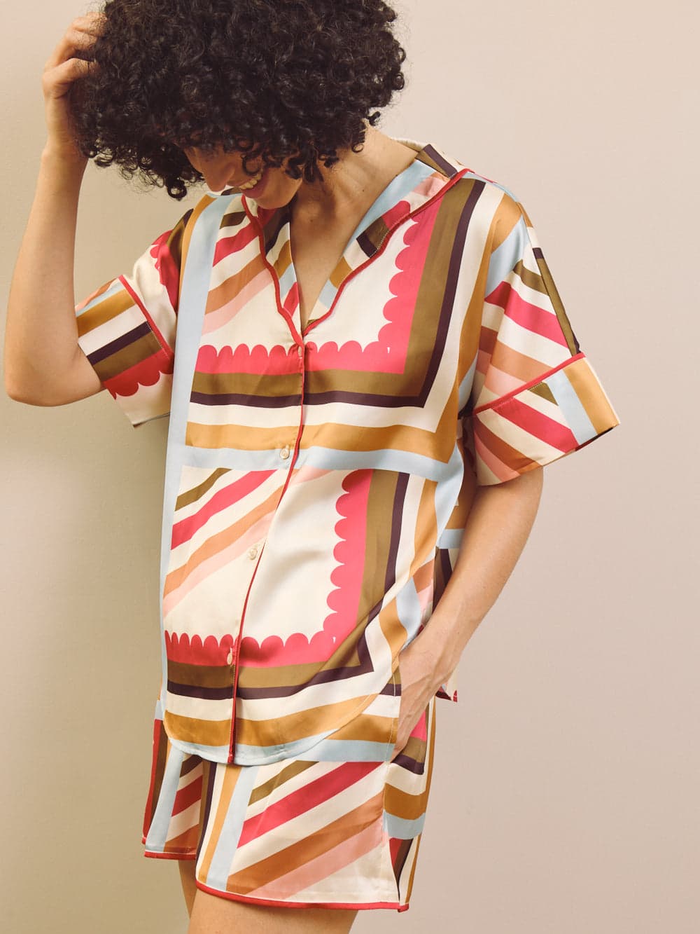 Champagne abstracte satijnen set met korte broek