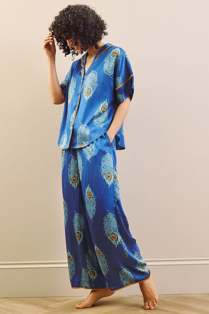 Marineblauwe pauwenveer satijnen oversized pyjama